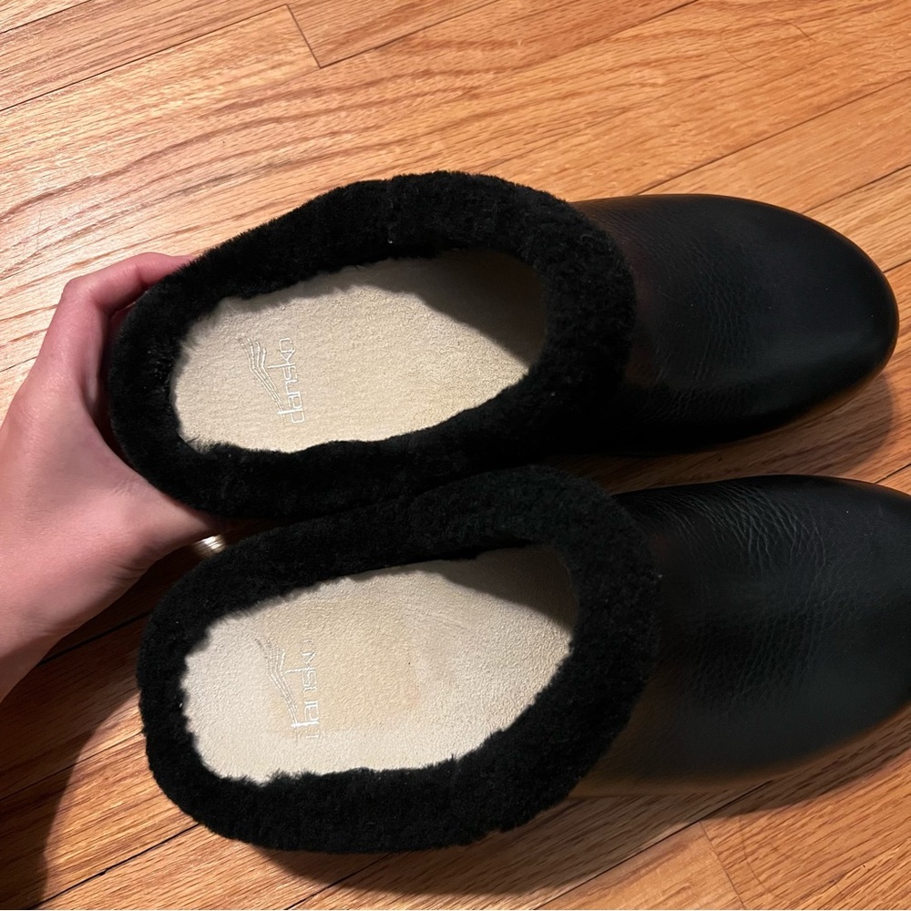 New without box Dansko sheep leather and fur clogs - Picture 2 of 5